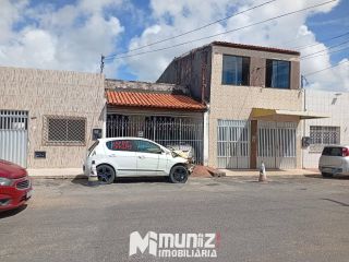 VENDE-SE CASA RUA PERNANBUCO - S. CAMPOS