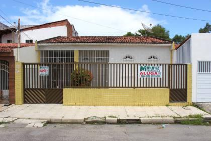 Casa Para Vender com 3 quartos 1 suítes no bairro Orlando Dantas em Aracaju