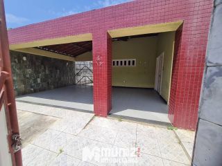 VEMDE-SE CASA NA RUA PEDRO LISBOA