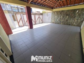 VEMDE-SE CASA NA RUA PEDRO LISBOA