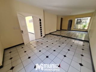 VEMDE-SE CASA NA RUA PEDRO LISBOA