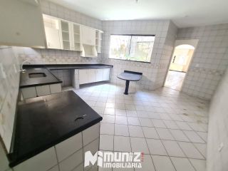 VEMDE-SE CASA NA RUA PEDRO LISBOA