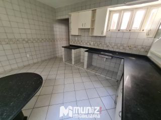 VEMDE-SE CASA NA RUA PEDRO LISBOA