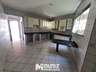 VEMDE-SE CASA NA RUA PEDRO LISBOA