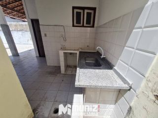 VEMDE-SE CASA NA RUA PEDRO LISBOA