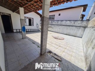 VEMDE-SE CASA NA RUA PEDRO LISBOA