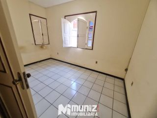 VEMDE-SE CASA NA RUA PEDRO LISBOA