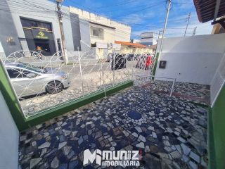 VENDE-SE CASA NA RUA DOM BOSCO, PRÓX A AV. HERMES FONTES