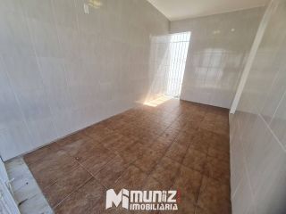 VENDE-SE CASA NA RUA DOM BOSCO, PRÓX A AV. HERMES FONTES