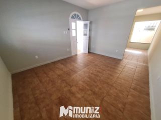 VENDE-SE CASA NA RUA DOM BOSCO, PRÓX A AV. HERMES FONTES