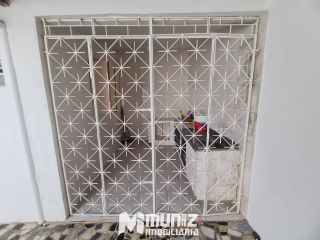 VENDE-SE CASA NA RUA DOM BOSCO, PRÓX A AV. HERMES FONTES