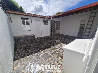 VENDE-SE CASA NA RUA DOM BOSCO, PRÓX A AV. HERMES FONTES