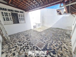 VENDE-SE CASA NA RUA DOM BOSCO, PRÓX A AV. HERMES FONTES