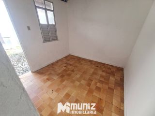 VENDE-SE CASA NA RUA DOM BOSCO, PRÓX A AV. HERMES FONTES