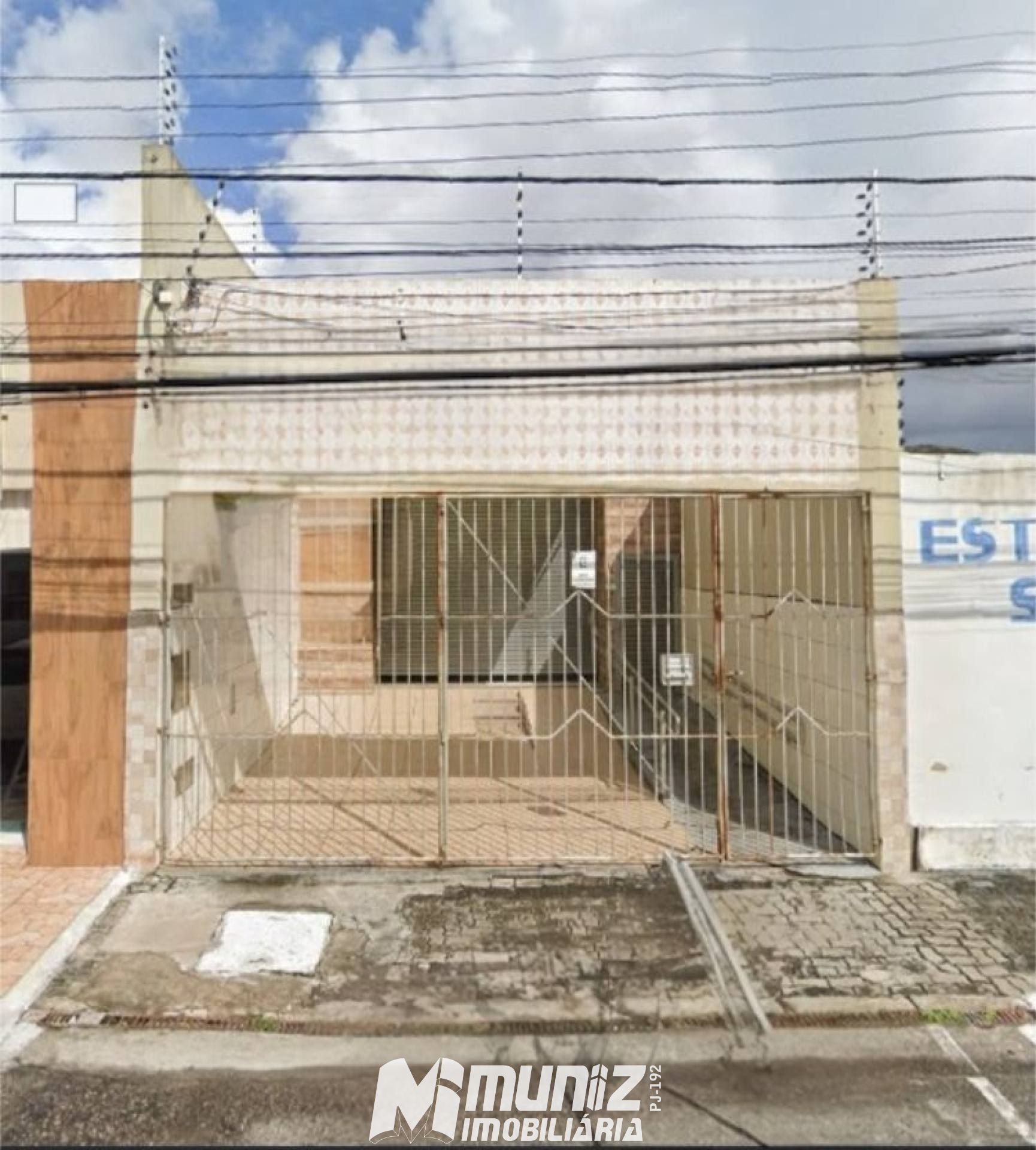 VENDE-SE CASA NA RUA SANTA LUZIA COM PONTO COMERCIAL - CENTRO