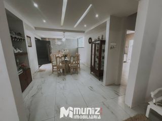 Casa à Venda com 3 Quartos, 3 Suítes no Bairro Grageru em Aracaju