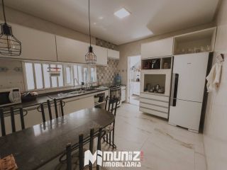 Casa à Venda com 3 Quartos, 3 Suítes no Bairro Grageru em Aracaju