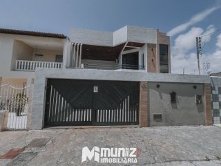 Casa Para Vender com 3 quartos 3 suítes no bairro Grageru em Aracaju(Leia a descrição)