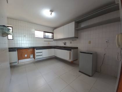 ALUGA-SE EXCELENTE APARTAMENTO C/ 145 m²,EDF. BIARRITZ PLAZA