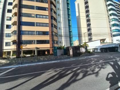 ALUGA-SE EXCELENTE APARTAMENTO C/ 145 m²,EDF. BIARRITZ PLAZA