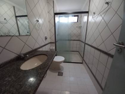 ALUGA-SE EXCELENTE APARTAMENTO C/ 145 m²,EDF. BIARRITZ PLAZA