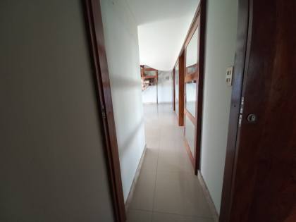 ALUGA-SE EXCELENTE APARTAMENTO C/ 145 m²,EDF. BIARRITZ PLAZA