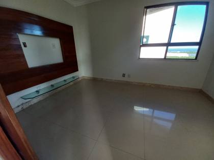 ALUGA-SE EXCELENTE APARTAMENTO C/ 145 m²,EDF. BIARRITZ PLAZA