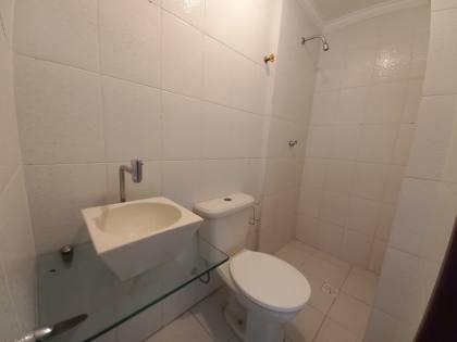 ALUGA-SE EXCELENTE APARTAMENTO C/ 145 m²,EDF. BIARRITZ PLAZA