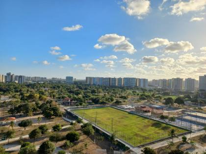 ALUGA-SE EXCELENTE APARTAMENTO C/ 145 m²,EDF. BIARRITZ PLAZA