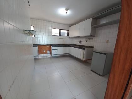 ALUGA-SE EXCELENTE APARTAMENTO C/ 145 m²,EDF. BIARRITZ PLAZA