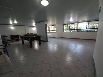 ALUGA-SE EXCELENTE APARTAMENTO C/ 145 m²,EDF. BIARRITZ PLAZA