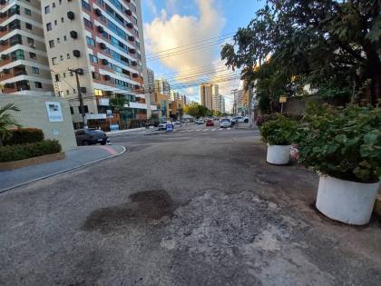 ALUGA-SE EXCELENTE APARTAMENTO C/ 145 m²,EDF. BIARRITZ PLAZA