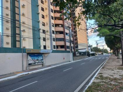 ALUGA-SE EXCELENTE APARTAMENTO C/ 145 m²,EDF. BIARRITZ PLAZA