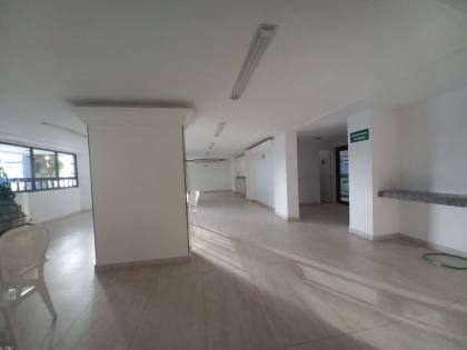 ALUGA-SE EXCELENTE APARTAMENTO C/ 145 m²,EDF. BIARRITZ PLAZA