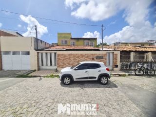 VENDE-SE CASA COM 2 PAVIMENTOS