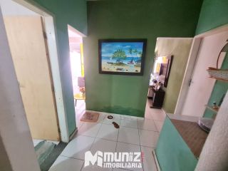 VENDE-SE CASA COM 2 PAVIMENTOS