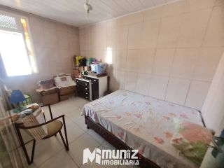 VENDE-SE CASA COM 2 PAVIMENTOS