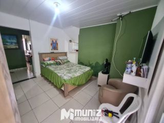 VENDE-SE CASA COM 2 PAVIMENTOS