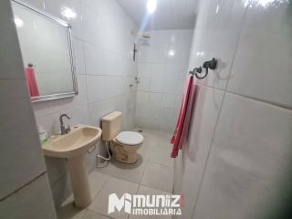 VENDE-SE CASA COM 2 PAVIMENTOS