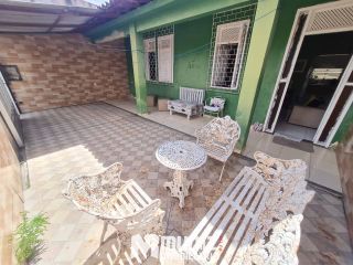 VENDE-SE CASA COM 2 PAVIMENTOS