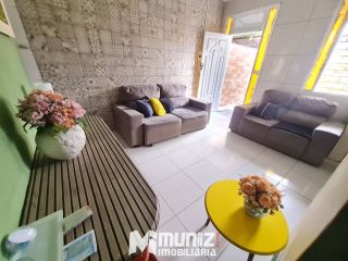 VENDE-SE CASA COM 2 PAVIMENTOS