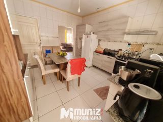 VENDE-SE CASA COM 2 PAVIMENTOS