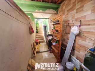 VENDE-SE CASA COM 2 PAVIMENTOS