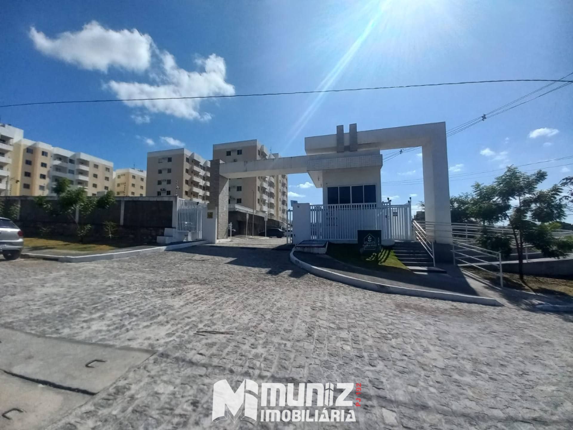 ALUGA-SE APARTAMENTO NO COND.FLORAVILLE
