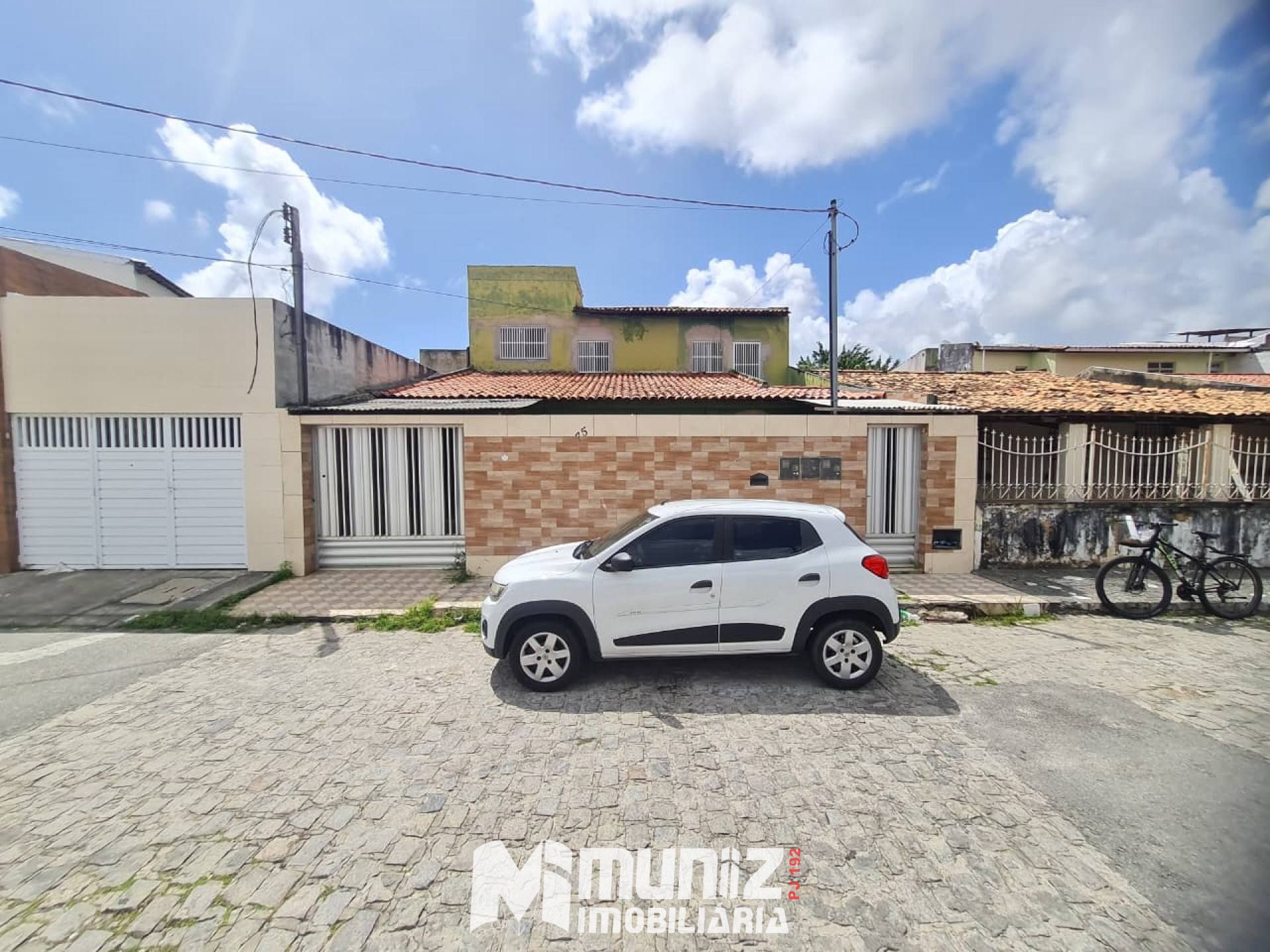 VENDE-SE CASA COM 02 PAVIMENTO NO B. LUZIA