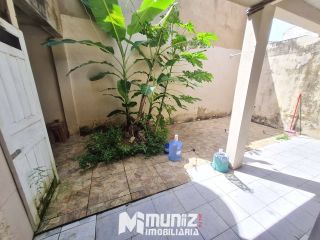 VENDE-SE CASA COM 02 PAVIMENTO NO B. LUZIA