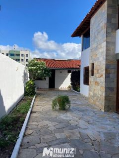 VENDE-SE CASA NA RUA JORDÃO DE OLIVEIRA - BAIRRO ATALAIA