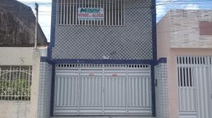 VENDE-SE CASA NA AV. CARLOS BURLAMARQUI