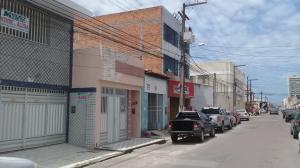 VENDE-SE CASA NA AV. CARLOS BURLAMARQUI