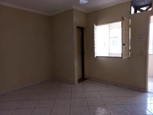 VENDE-SE CASA NA AV. CARLOS BURLAMARQUI